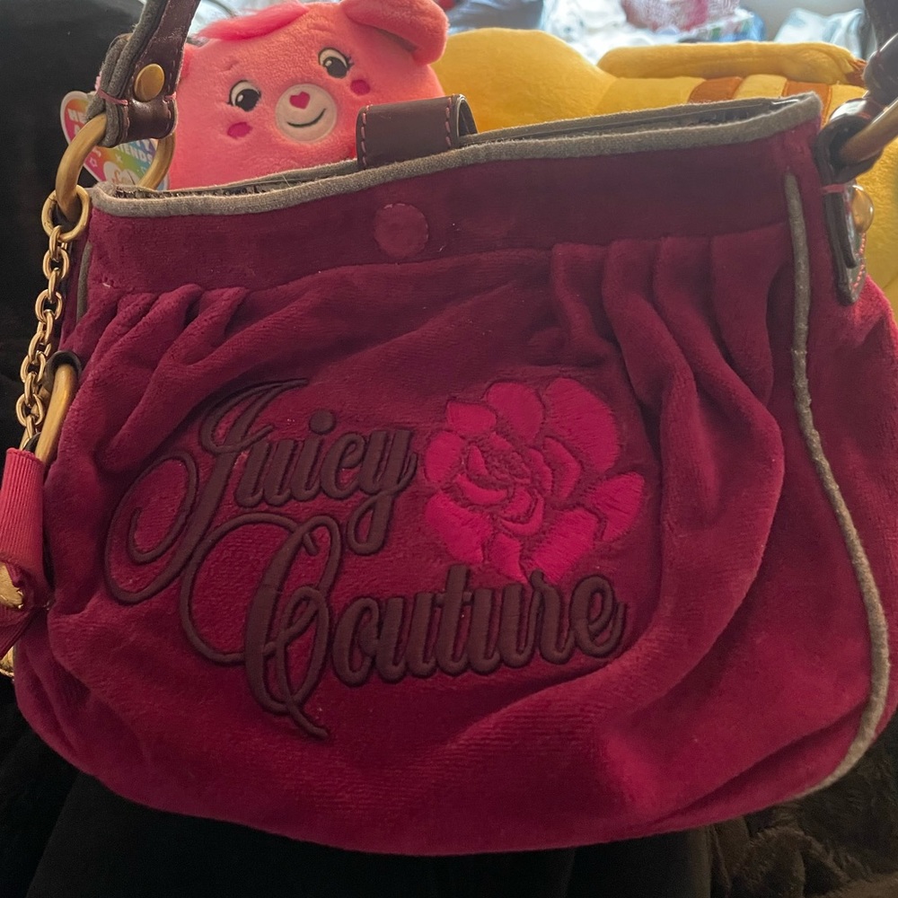 Juicy couture bag with charm and J zipper.Flaws: some peeling in the inside